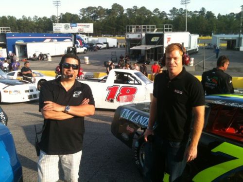 Sam Provencher (справа) из MotorSportsBroadcasting.com и Mario Sanchez из продакшн компании VDO2Net на треке